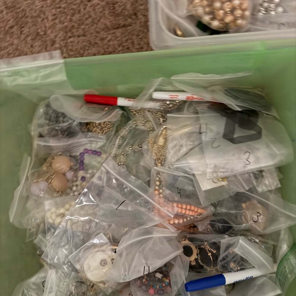 Assorted Jewelry Collection - Picture 4 of 11